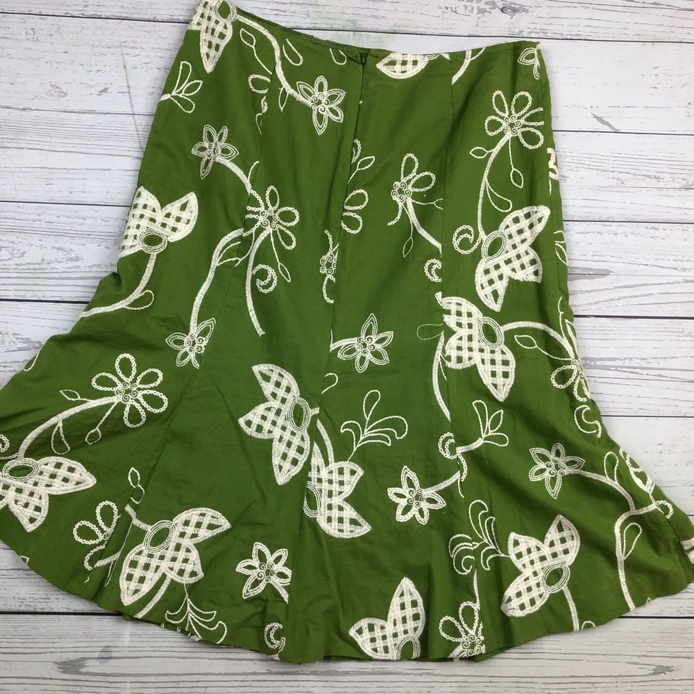 Embroidered green trumpet bottom skirt.